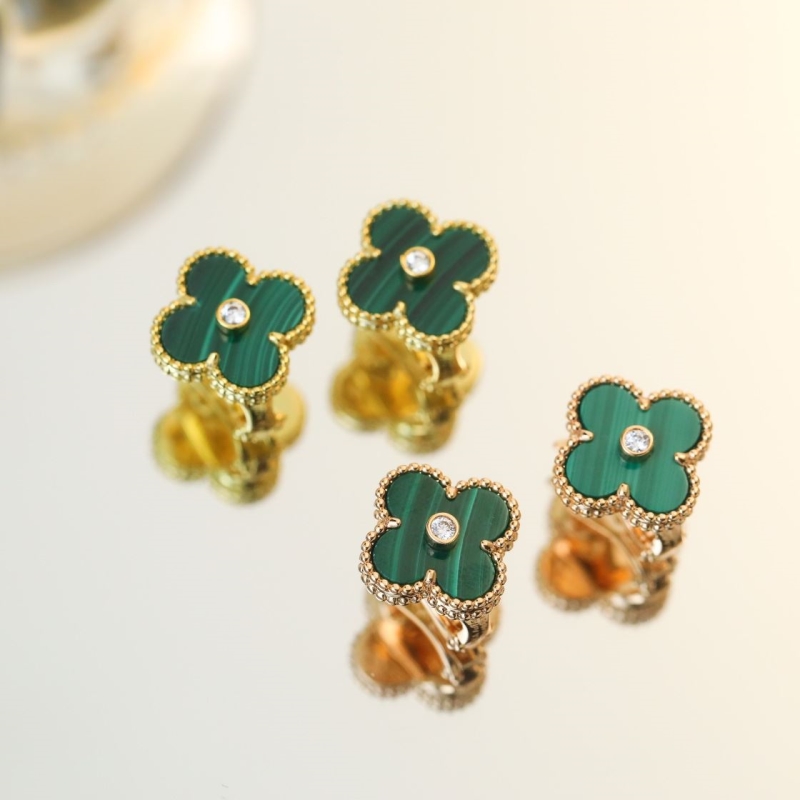 Ba*len*cia*ga earrings